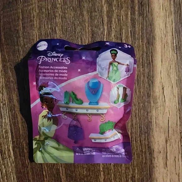 3 Disney Princesses Fashion Accessories  and 1 pk  Ken Shoes - Picture 4 of 10